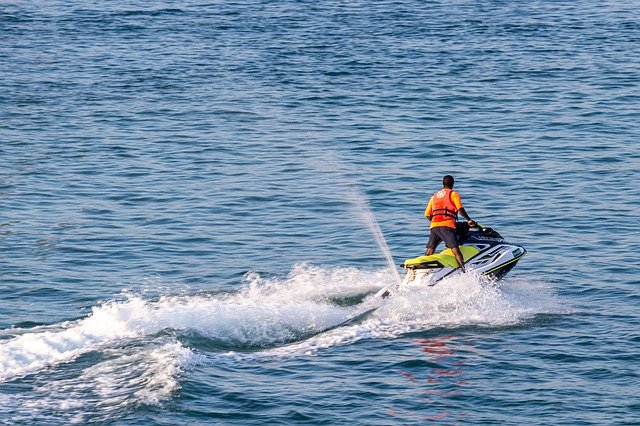 difference waverunner jetski